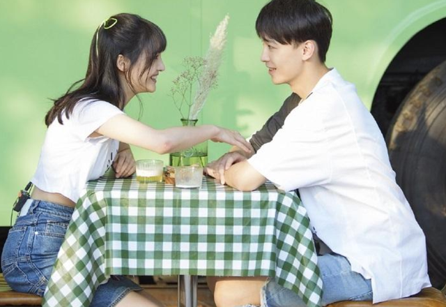 华晨宇|张恒友人再爆料：郑爽出轨多次全家极品，曾把导演气到心脏病发