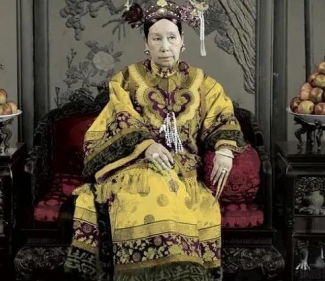 轻语妈妈|慈禧每天凌晨3点就起床,8点才上朝,中间这5小时她到底在做什么