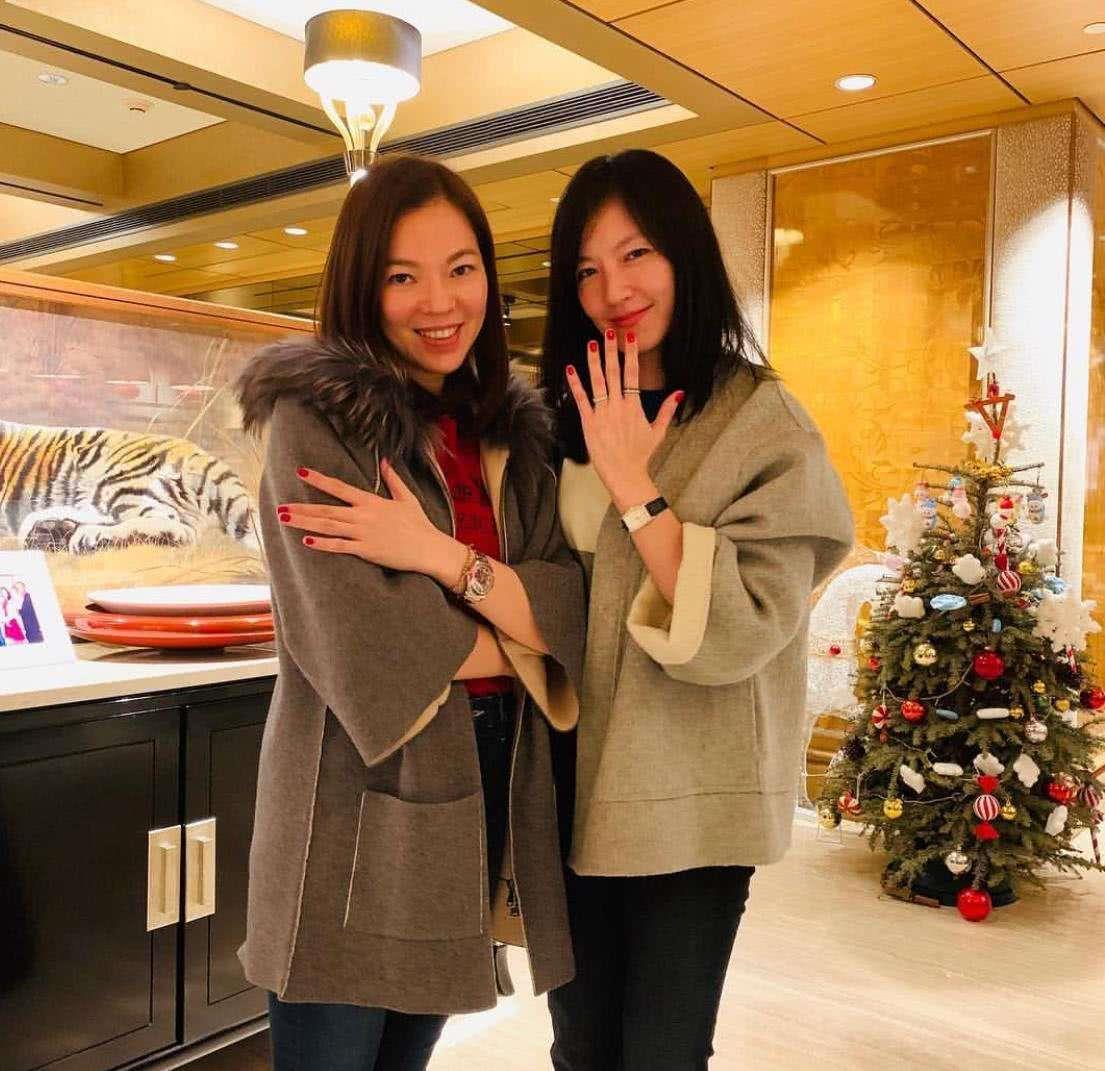 欧阳娜娜|百亿豪门女主人曾馨莹,34岁嫁58岁首富,连生三胎还想拼四胎