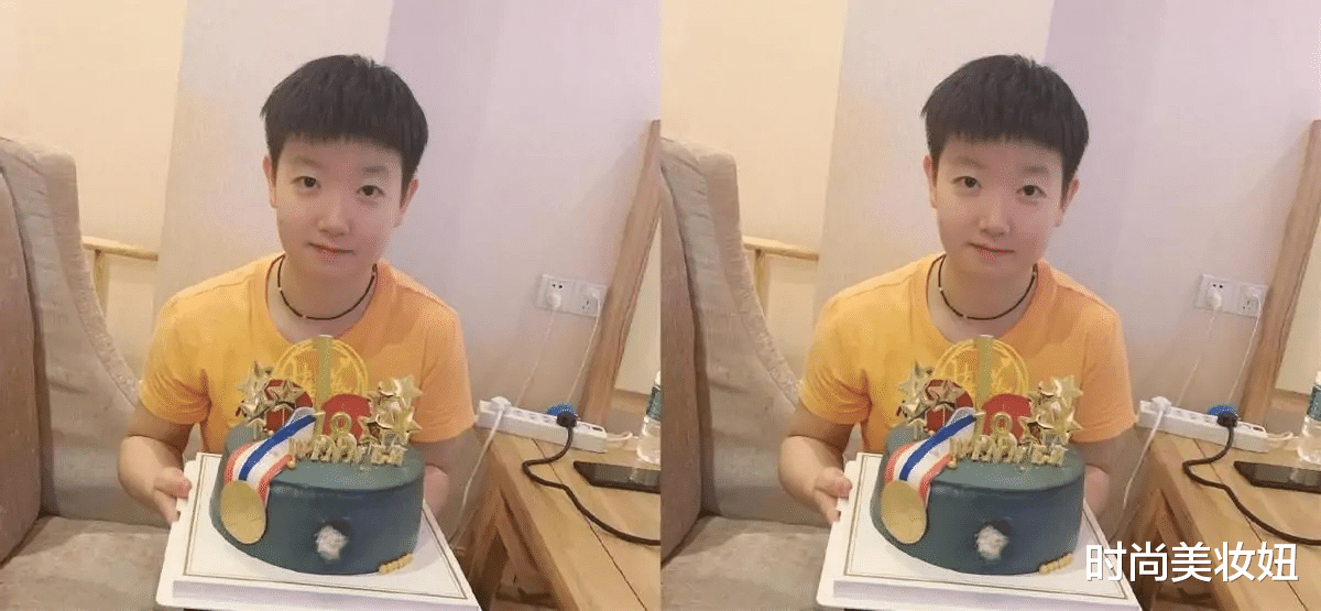 时尚美妆妞|孙颖莎不愧是“团宠”，穿T恤配娃娃脸太可爱，实力摘银太长脸