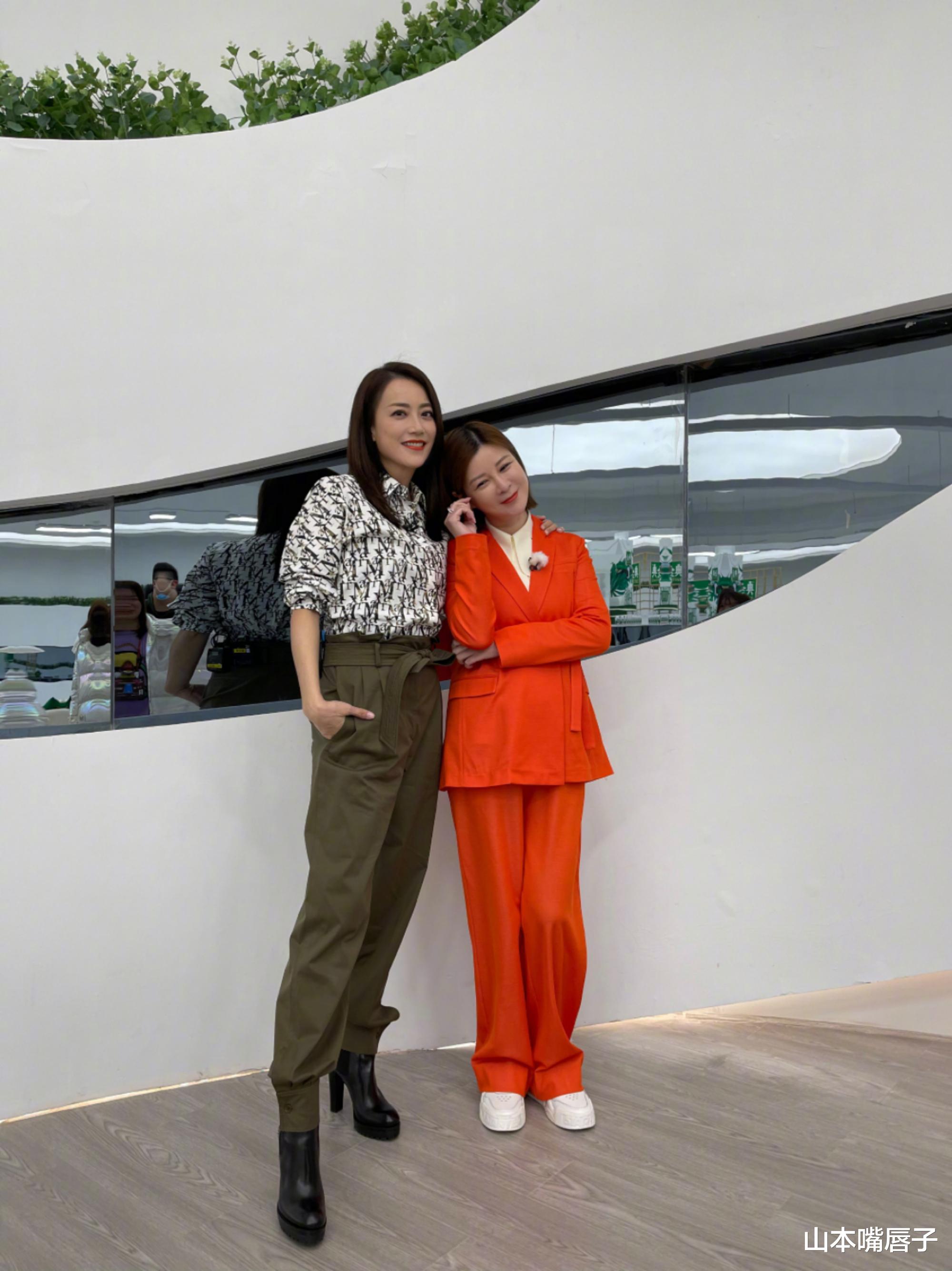 霍汶希|谢霆锋经纪人太惊艳！霍汶希穿短裙秀美腿太魅惑，难怪被叫小王菲