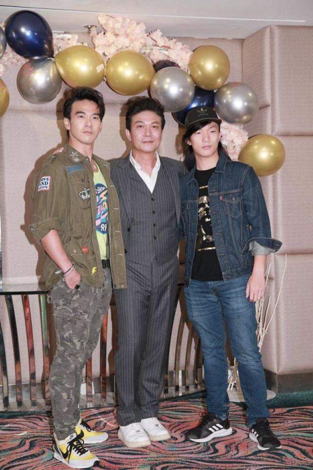 钱小豪|钱小豪家人齐聚庆中秋，太太丘倩鸣朴素出镜，俩儿子颜值相差甚远