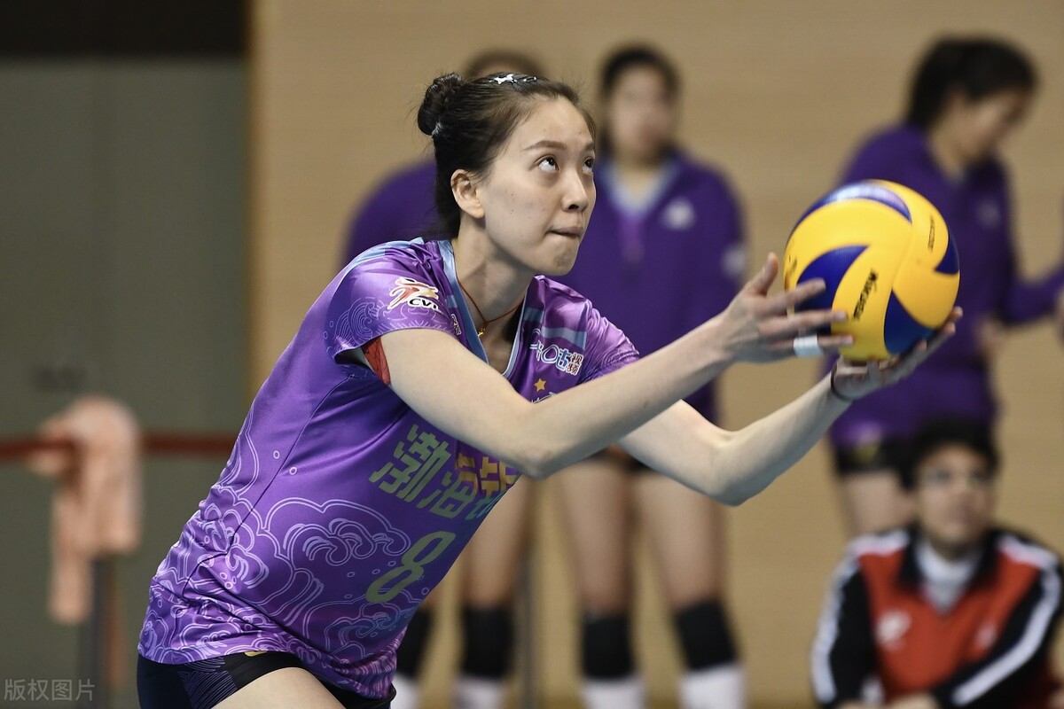 刘晓彤|有人来就有人走！朱婷等6人火速驰援中国女排，刘晓彤或携这5人离开