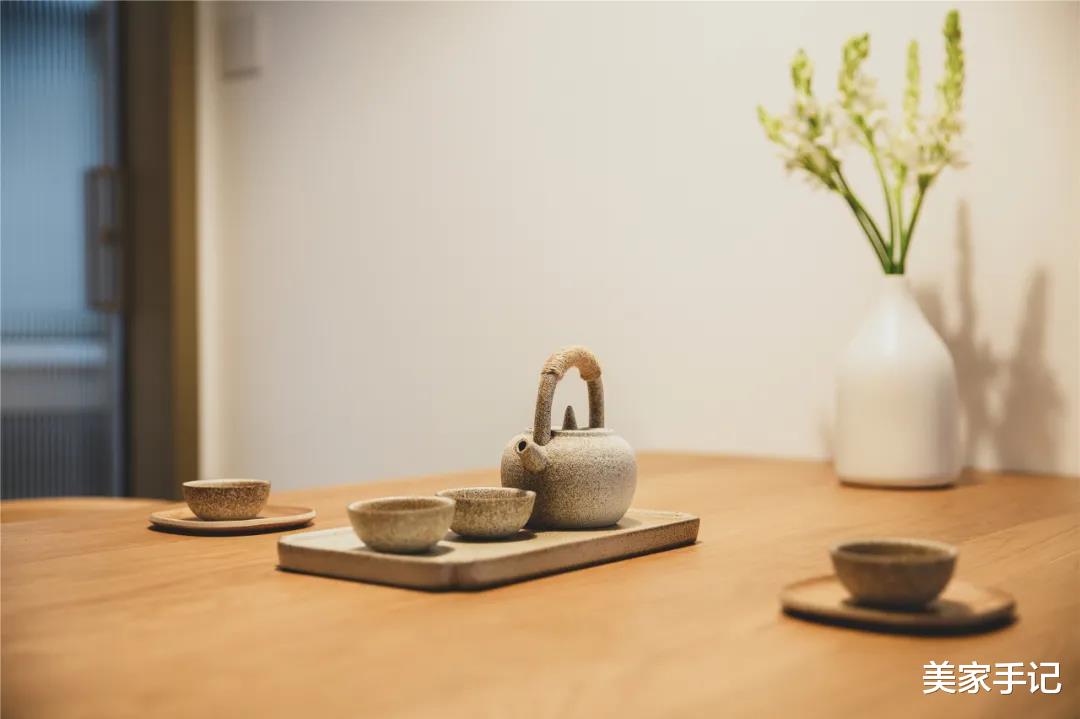 美家手记|深圳夫妇的“穷装”的新房火了,全屋只刷大白墙就很美,太实用了