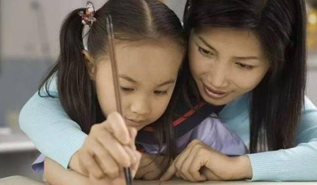 阳光语言矫正说|小学生“豆腐块字体”走红，老师不忍扣分，直言：吃了几台打印机