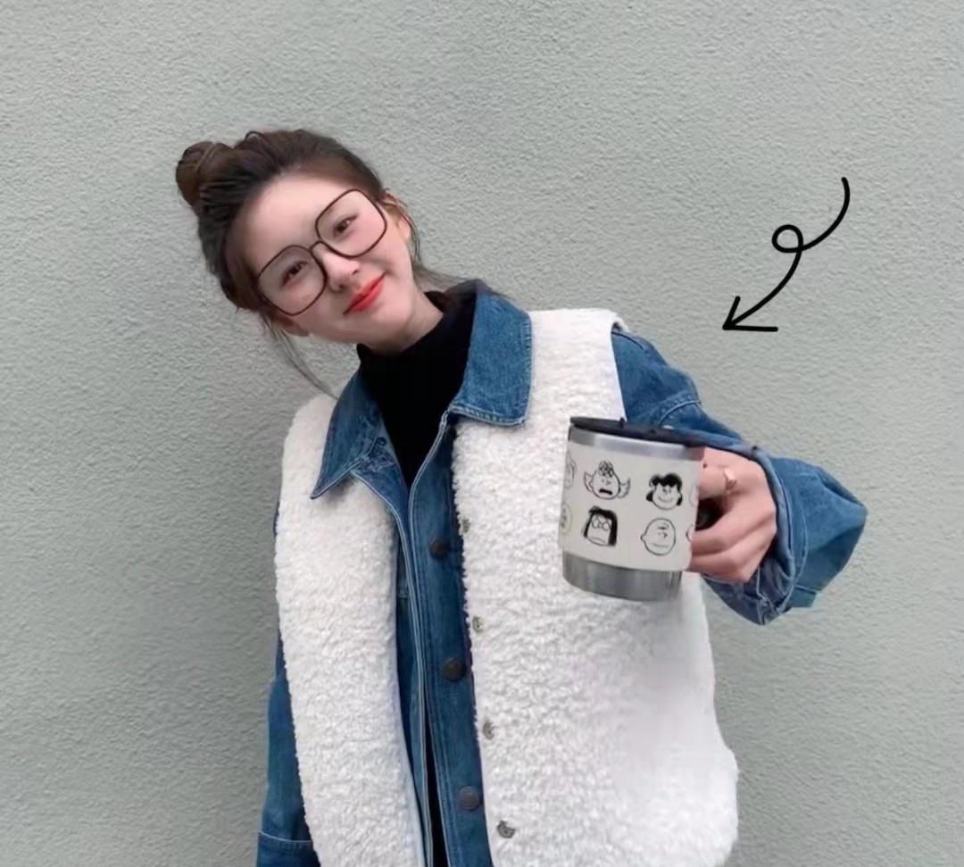 发型 赵露思真是穿搭精，发型可爱、穿搭减龄，照着学会很甜