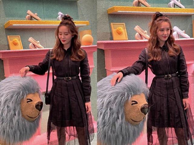 时尚风行派 刘诗诗真是85花优雅TOP！穿牛仔裙比红毯还惊艳，大烫卷发好显嫩