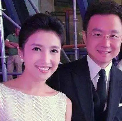 徐子淇|一婚嫁蒋虎，二婚嫁\国脸\刚强，美女主持春妮现在幸福得“刚好”