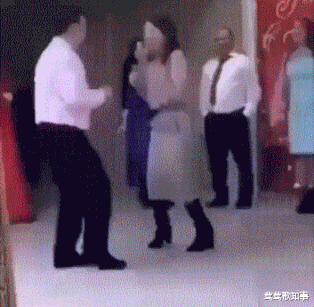 房地产市场|“小姐姐租房半年了，才发现洗澡间的单向玻璃装反了”太尴尬了
