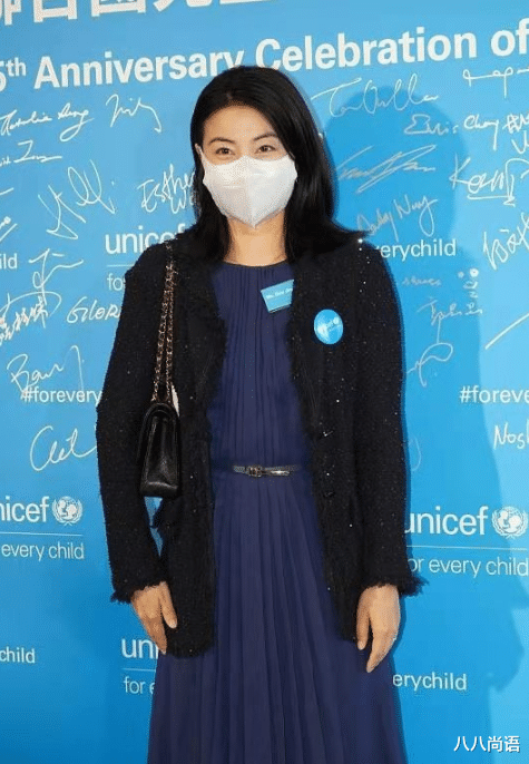 安吉丽娜·朱莉|甘比又遇到郭晶晶，一身裤装打扮气场全开，好友穿小香风优雅迷人