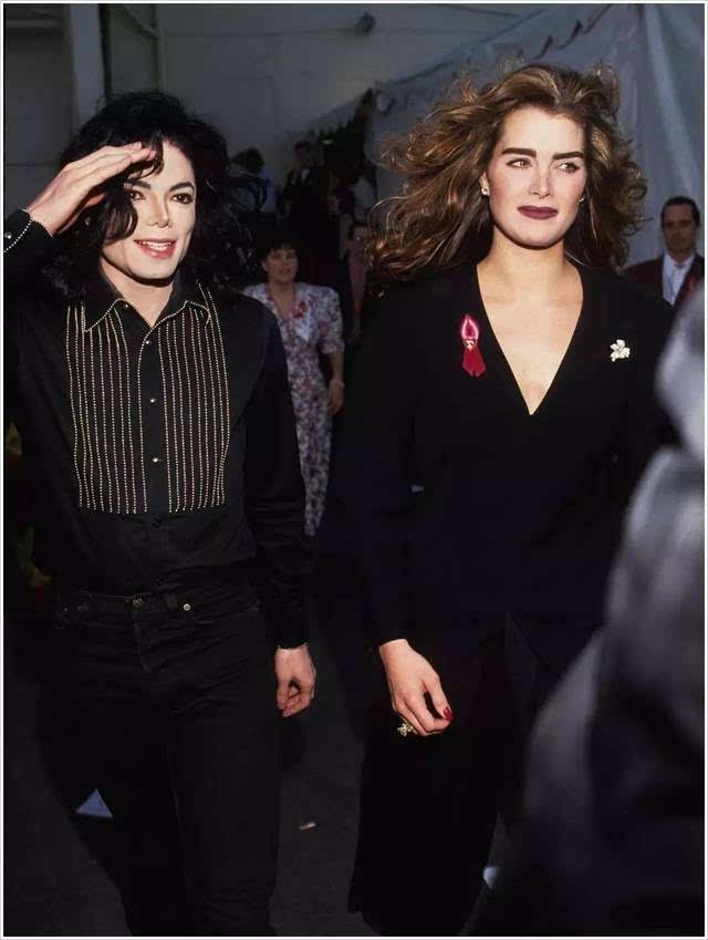 维多利亚·贝克汉姆|她是好莱坞顶级美人，曾被财迷母亲安排拍裸照，仍然活出璀璨人生