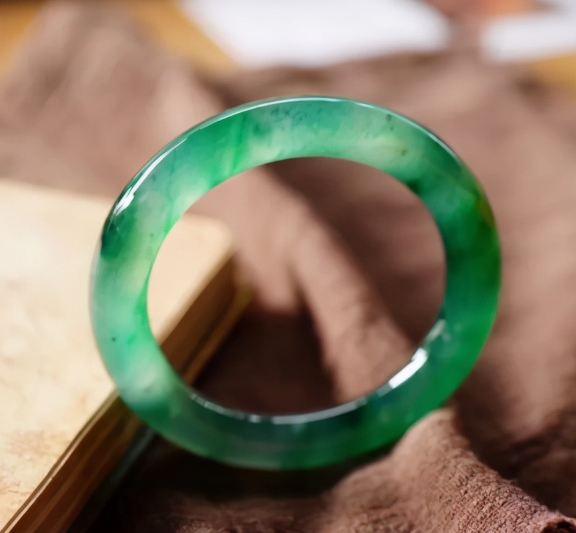 翡翠|鉴别最值得收藏的绿色翡翠