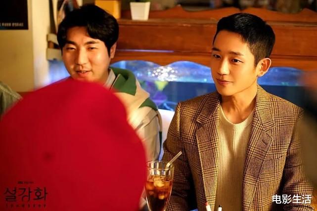 警察|两集飙到8.2！CP感溢出屏幕的高甜韩剧，却遭15万韩国网友抵制？