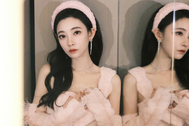 冯提莫|冯提莫现身盐城签售会：穿搭清凉，零下气温也挡不住观众的热情