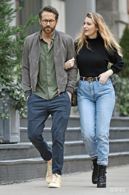 死侍|死侍带着老婆逛街，发际线后移太抢镜，女方金发碧眼身材诱人