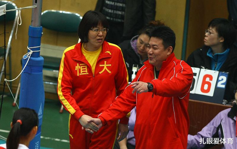 郎平|郎平哭红双眼，朱婷等6大核心也难救女排，代价太惨重了