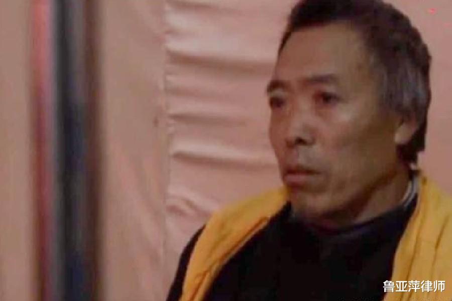 七旬老汉骚扰30岁少妇，反遭情人杀害