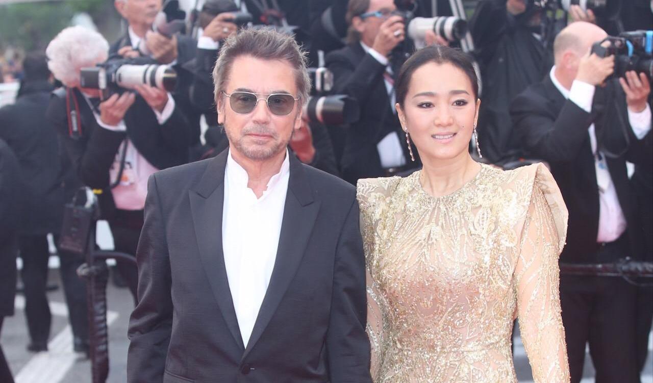 巩俐|70多岁迎娶第4任妻子，女方是我国著名影后，他是怎么做到的？