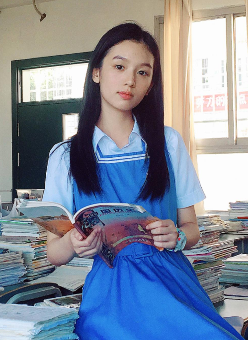 张慧雯|演技再出彩，都不如“会来事儿”，一次合照让周也显出“原形”