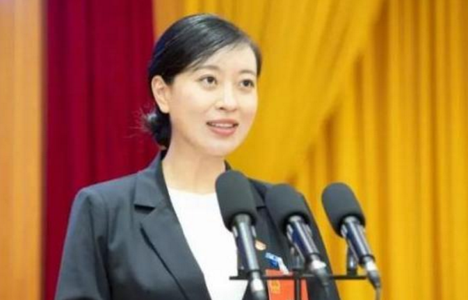 大树说教育|清华“女博士”当选县长,颜值才华双在线,不料评论区却骂声一片