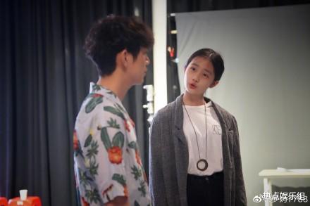 黄忆慈|黄多多能否撑起高票价？搭档何炅出首作，980的票能劝退不少人