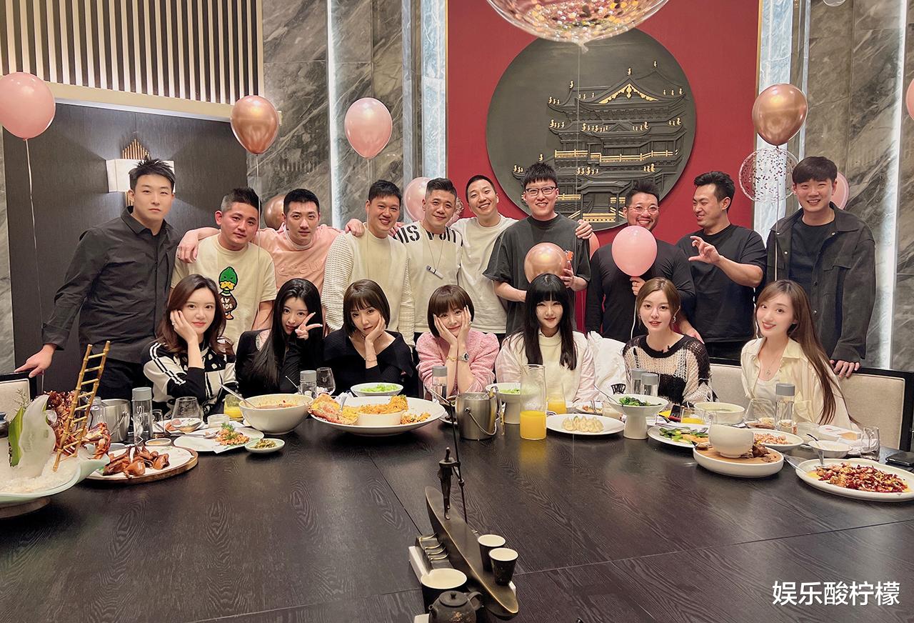 赵本山|又老一岁，赵本山御用女艺人，晒名酒，卖榴莲，跳舞成了一级演员