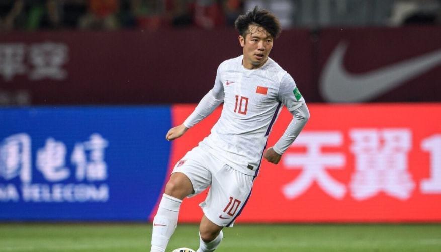 可馨育娃|国足没等错人!22岁海归中场尽显才华,处理球合理且有想象力!