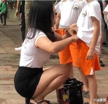 少点意思 “老师,您穿这样不合适”,老师的穿着引家长不满,老师:我乐意!