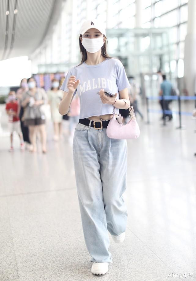 Ainee小屋|小沈阳女儿没长开，“小肉球”身材穿宽松衣服，空荡荡看不出多胖