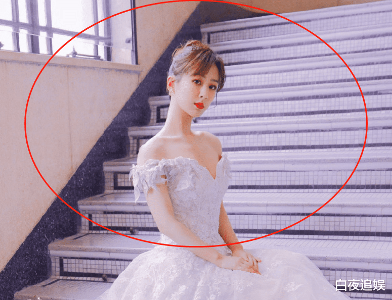 刘海|杨紫亮相品质盛典，瘦身后肩颈线美上热搜，谁看了不叫一声绝