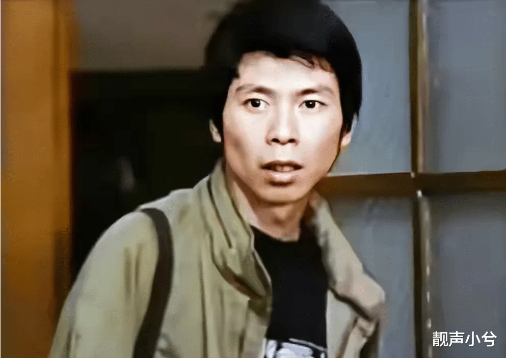 冯小刚|冯小刚开着300万的豪车,看望瘫痪的母亲,姐姐:能不能帮我在剧组找个活