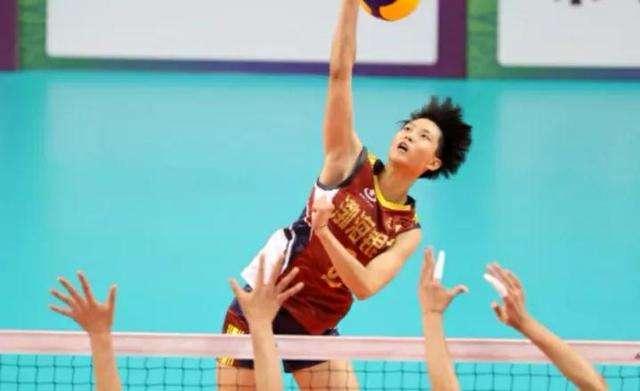 王寶泉|天津女排3次變陣增加戰(zhàn)力，王寶泉積極調(diào)配陣容，為四強(qiáng)賽做準(zhǔn)備