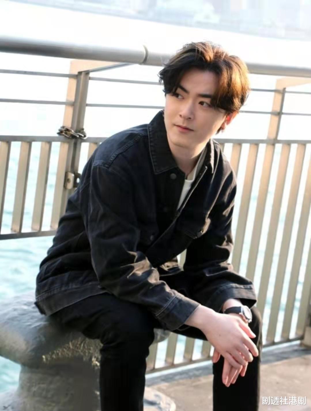 李湘|不能唱歌!香港知名男歌手被诊断声带弯曲,早前还曾晕倒吐白沫