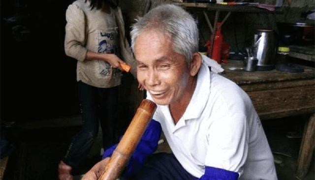 萌听小c姐|21年连生15个孩子，76岁老汉携全家当“网红”，未来仍然堪忧
