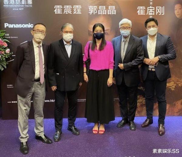 郭晶晶|郭晶晶带孩子做慈善,妹妹霍中妍戴粉色发卡,陪妈妈一起做公益