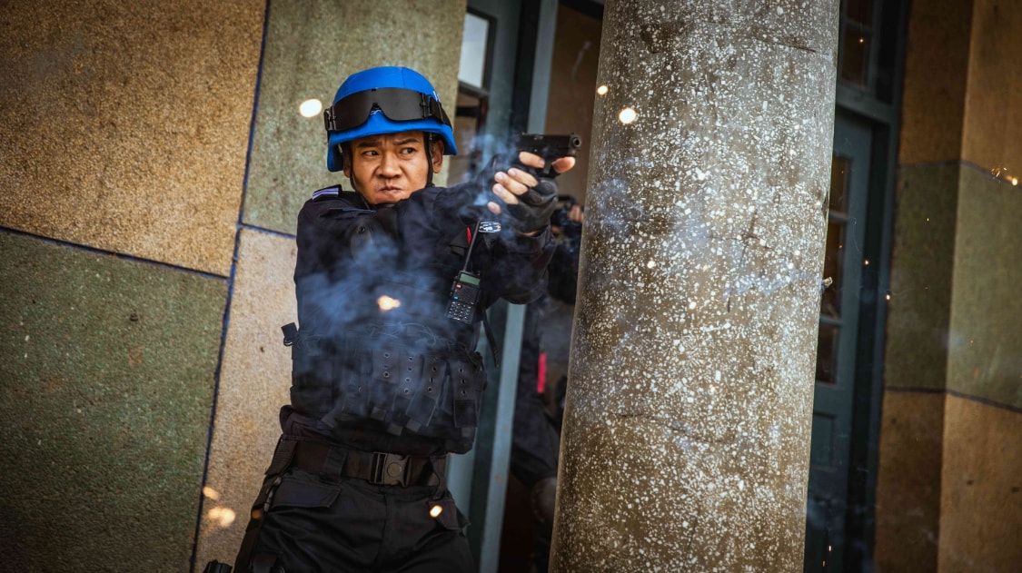 米热|这部网大上线就热度第一，口碑两极分化，堪称低配版《拆弹专家》