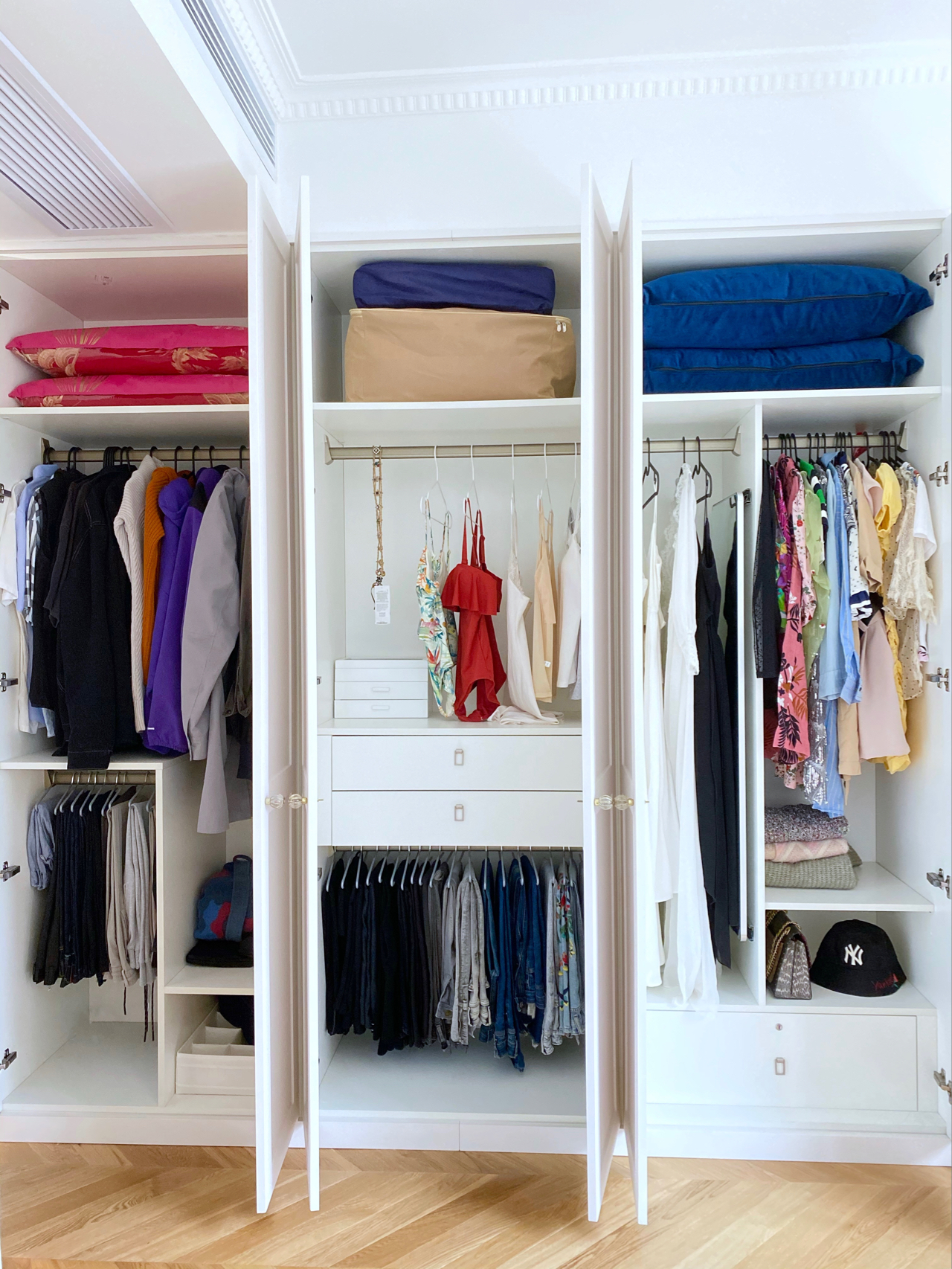 2022年融美观性和实用性于一体的11款衣柜结构布局