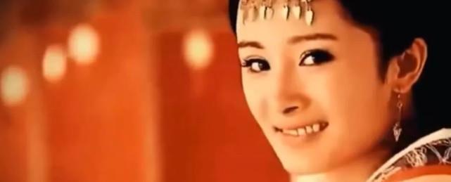 谢娜|“回眸一笑”真的不要硬演，有人倾倒众生，有人我想给她按回去