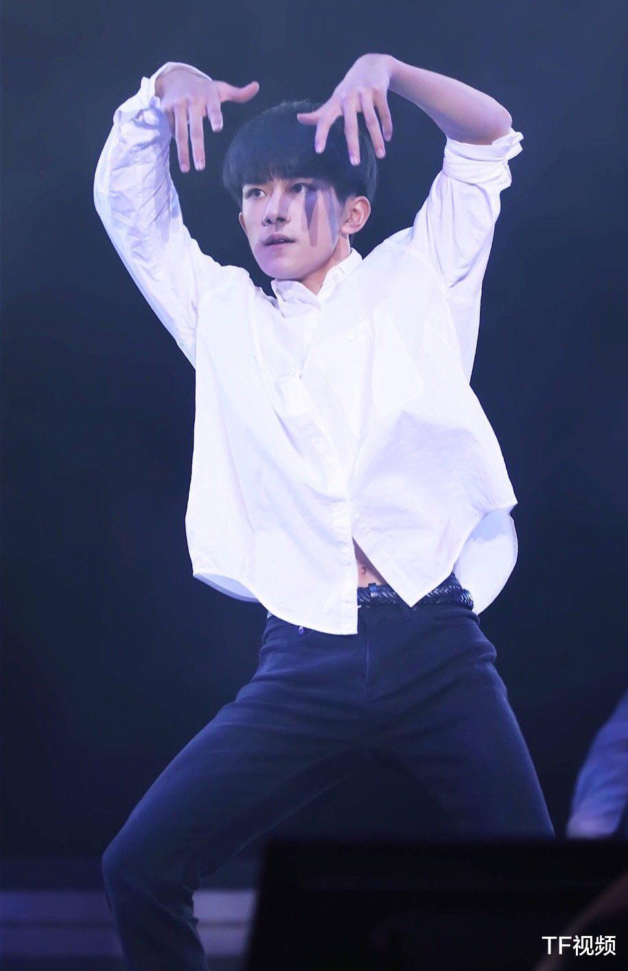 中餐厅第五季|易烊千玺新代言预热官宣，粉丝反向宣传：赶快抓紧时间吃！