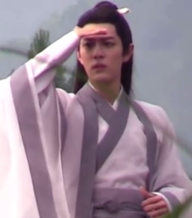 岳云鹏|氛围感十足！肖战《玉骨遥》公主抱任敏，身下“工具凳”太惹眼