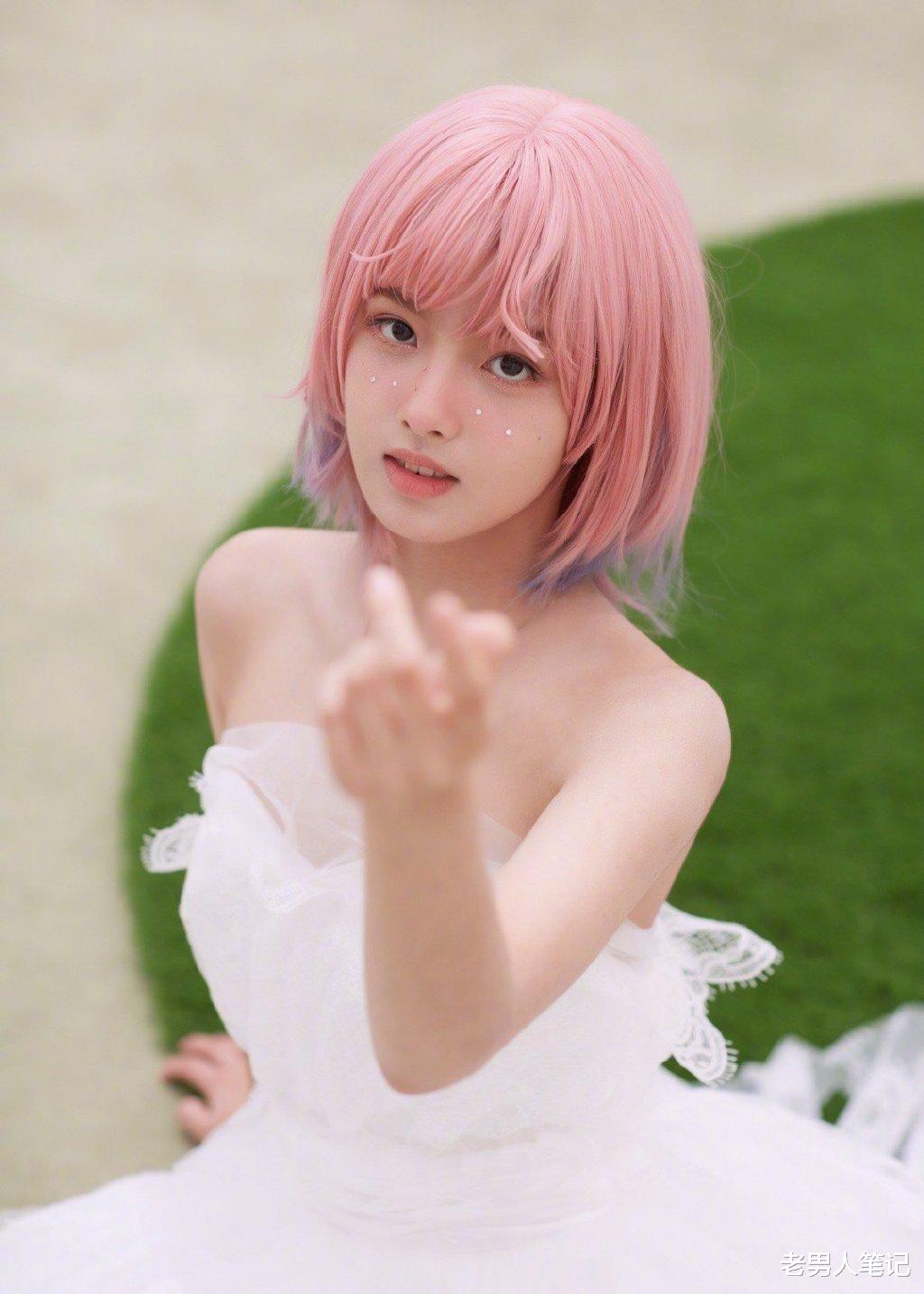 艾米|13岁的女生艾米，破次元撕漫粉造型，这太成熟了吧？