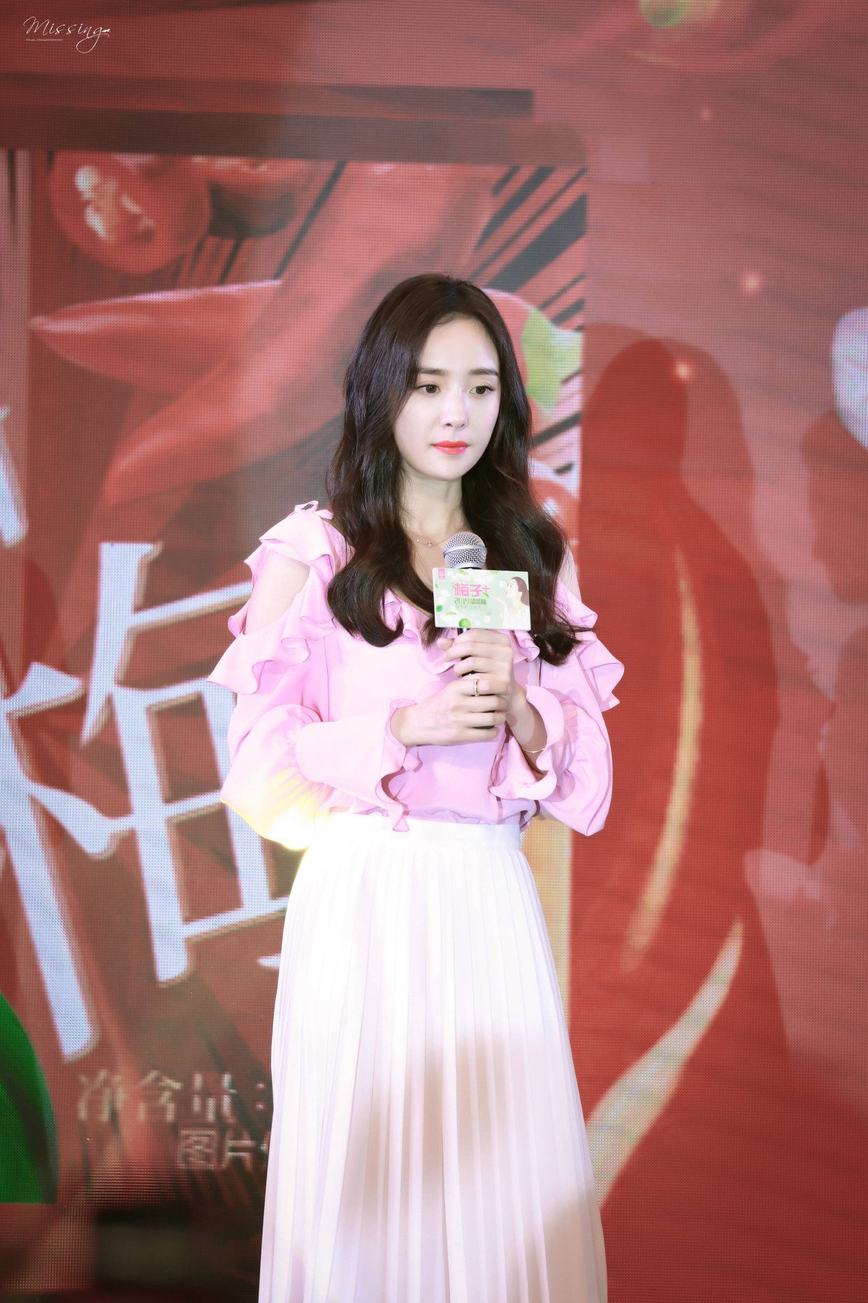 哚乐Like时尚 被杨幂惊艳到了!穿蓝色仙女裙清纯甜美,如初恋女神般让人心动