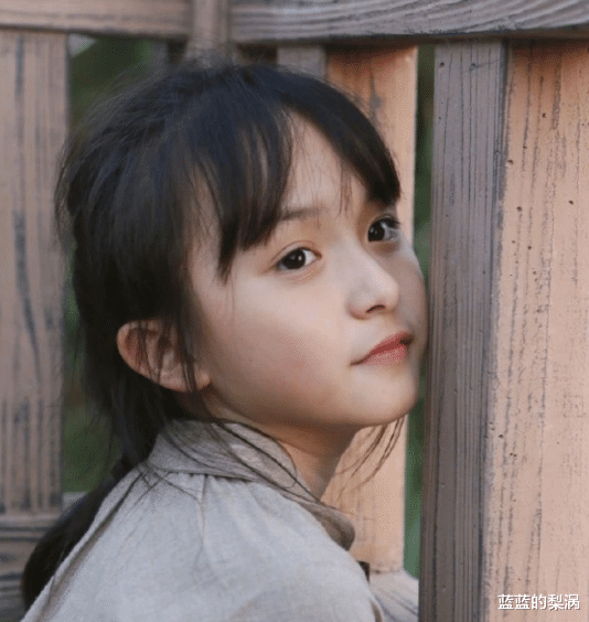 刘楚恬|她2岁出道受到众人关注，因长相甜美，被“禁止整容”，如今长这样