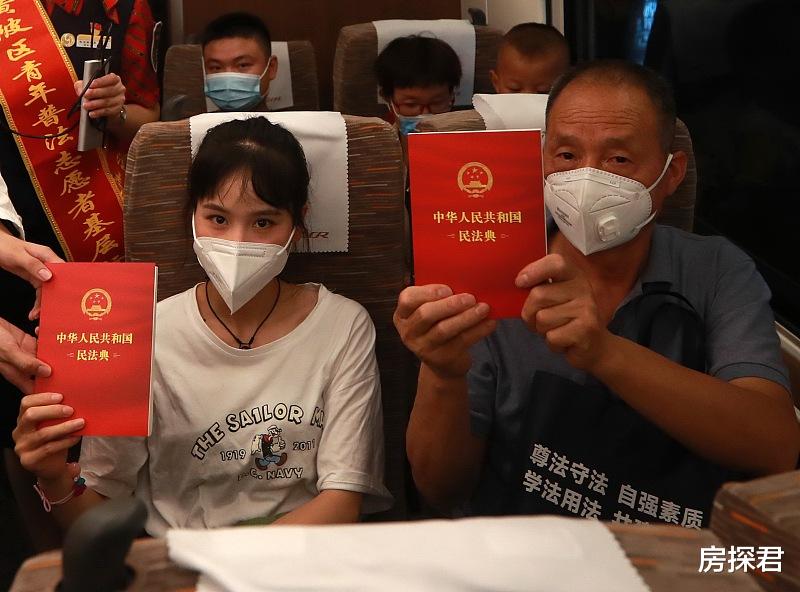购房置业|2021年新规有变，房产过户给孩子按新规处理，子女和父母需要留意