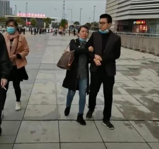 李昕言温度空间|王社莲：孩子没有手环，其它的时间长记不住了，但耿护士还没回应