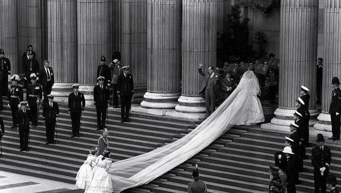 戴安娜王妃的結婚照，還原1981年轟動全球的世紀婚禮！你看過瞭嗎-圖2