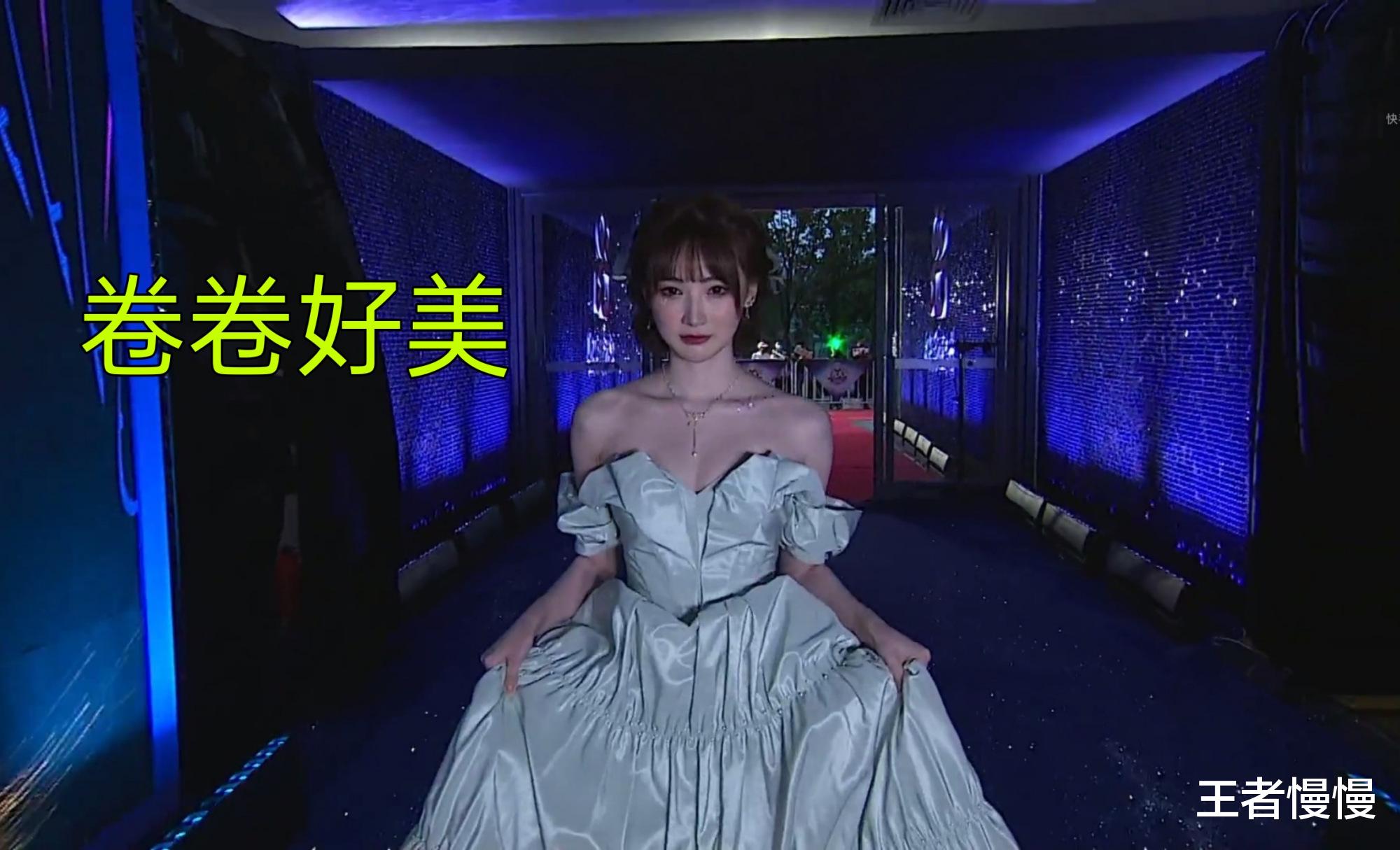 王者荣耀|主播卷卷身着白裙走红毯,五官清纯堪比“明星”,比辣辣还好看