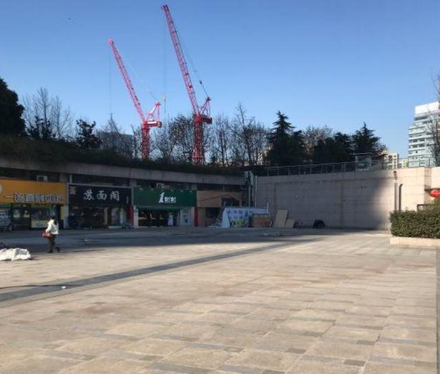 电子商务 南京老牌商场或将“倒闭”,不堪电商重负,今生意冷清,难以为继