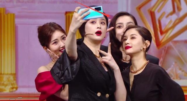 许敏|baby上《王牌》遭排挤,拍照时被挤到角落,下意识救场尽显心酸