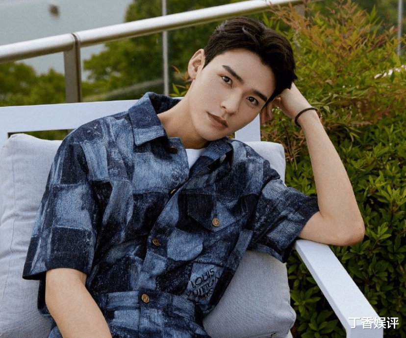 龚俊|龚俊穿现身活动帅出新高，生图曝出后，与精修图肤色差距却成焦点